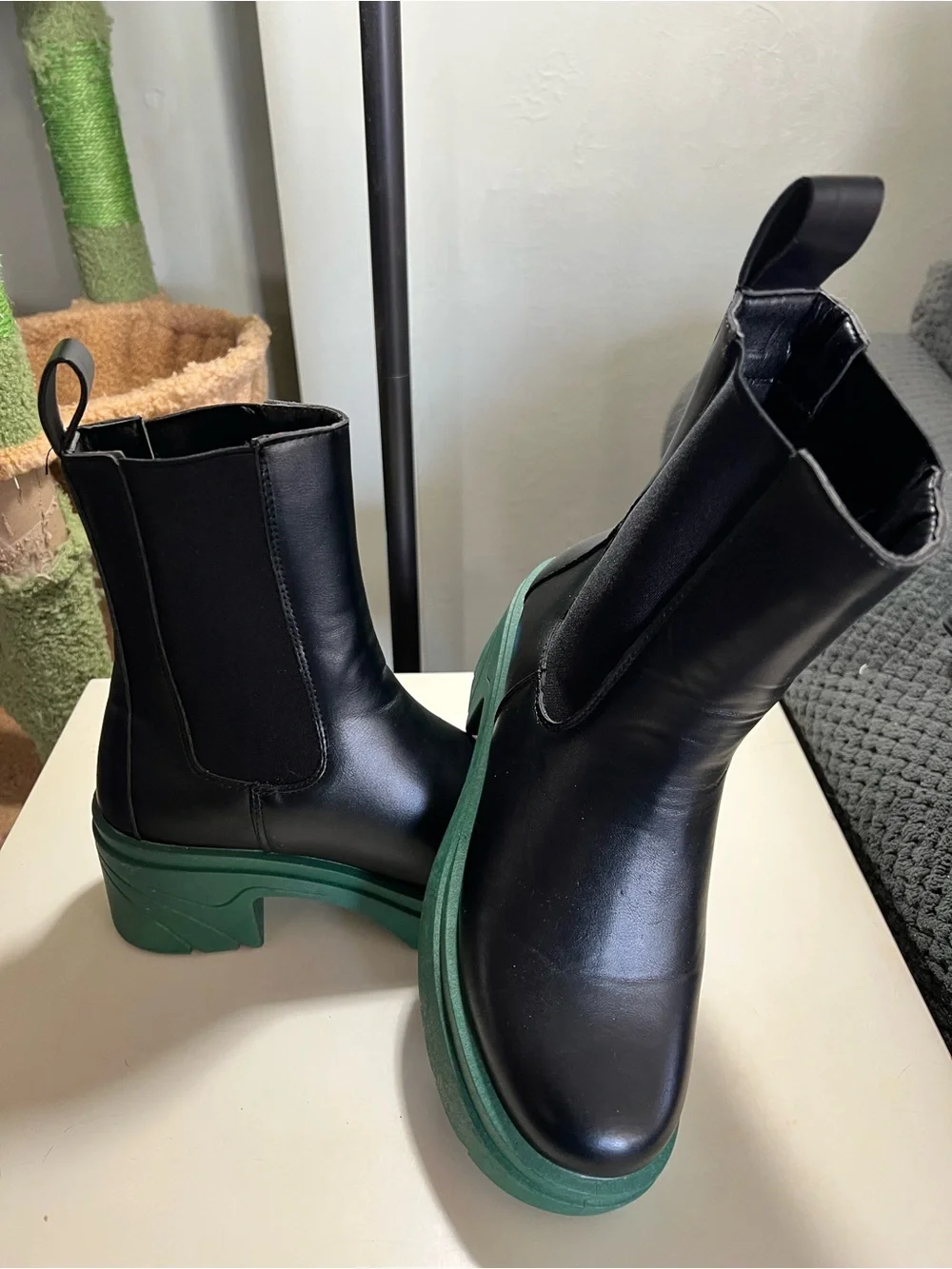 Charlotte Russe sz 7 Alana color sole Chelsea boots with chunky green lug sole.